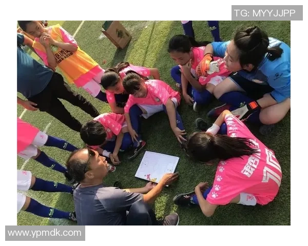 新出足球星卡引爆收藏热潮助力球迷探索绿茵激情魅力