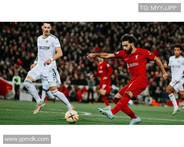 苹果球星足球壁纸展现激情与梦想，畅享精彩赛事瞬间